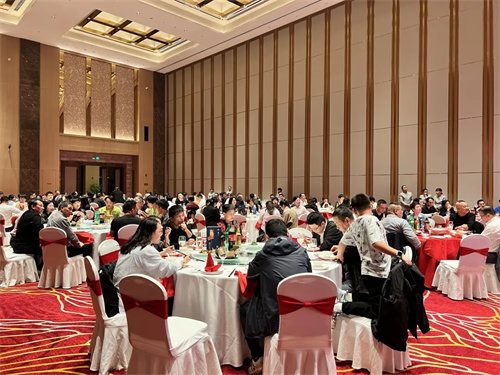 薩震節(jié)能空壓機(jī)在浙江金華浙南服務(wù)中心開幕式暨客戶感謝會(huì)圓滿成(圖7)