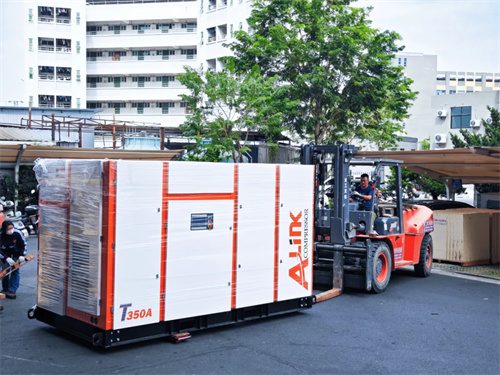 艾林克微油節(jié)能螺桿空氣壓縮機(jī)啟航服務(wù)國(guó)家能源集團(tuán)客戶(圖2)