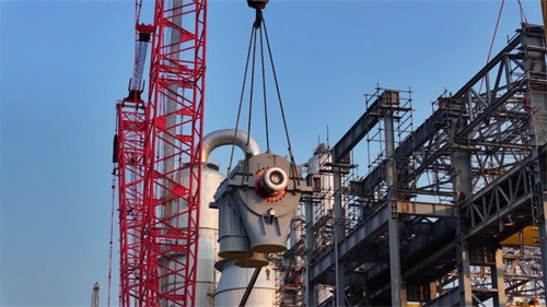 廣西石化煉化一體化乙烯裝置裂解氣壓縮機(jī)大型機(jī)組主體就位(圖2)