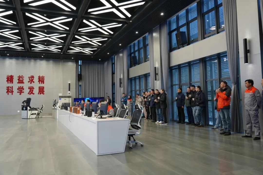 歐洲客戶代表團赴湖北宜昌考察開山重工地下鑿巖機器人(圖6)