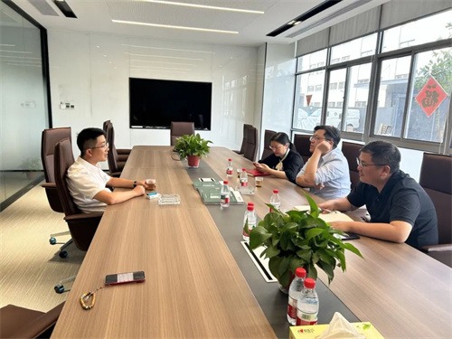 新岱鎮(zhèn)市長(zhǎng)張春燕前往德蒙壓縮機(jī)專項(xiàng)研究(圖3)