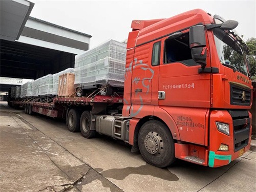 陜西移山為俄羅斯定制20臺柴油移動螺桿空氣壓縮機(jī)(圖2)