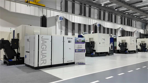 東亞機(jī)械總經(jīng)理韓文浩抵達(dá)海天精工山地工廠(圖4)